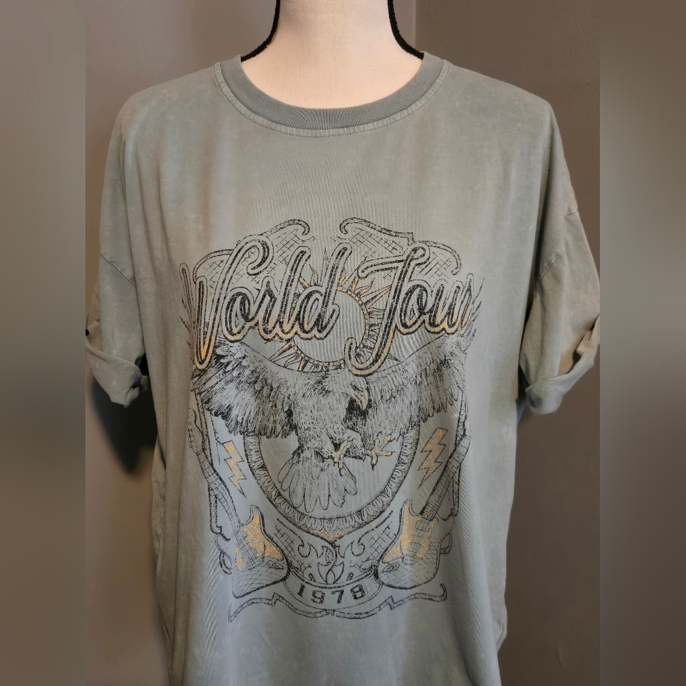 Euc Oversized World Tour Graphic T-Shirt In Green Sz S. Super Soft.